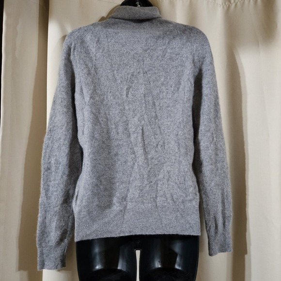 Saks Fifth Avenue Women's 100% Cashmere Turtleneck Sweater Size M Gray Neutral - Picture 2 of 7